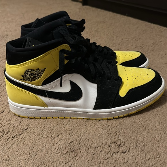 2019 Men’s Jordan’s 1 mid yellow toe size 11 - Picture 3 of 16